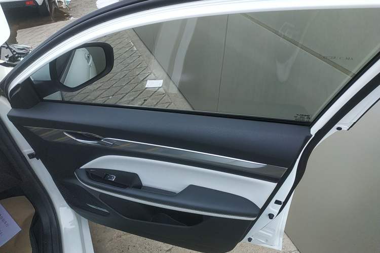 Used Geely Auto Emgrand L 2022 1.4T CVT Flagship Edition Interior 4