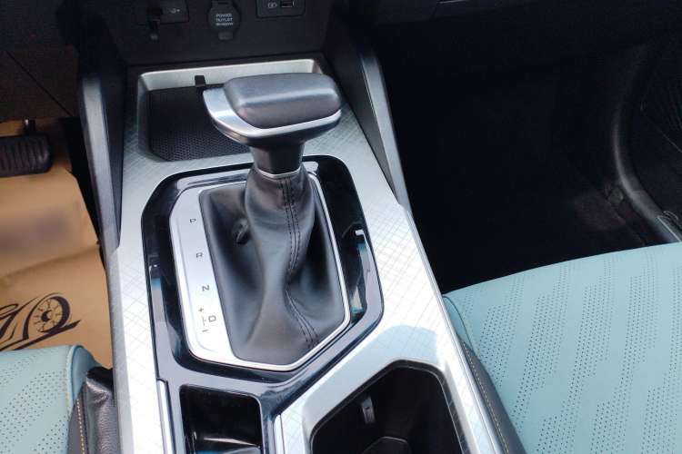 Used Geely Auto Emgrand L 2022 1.4T CVT Ultimate Model Interior 4
