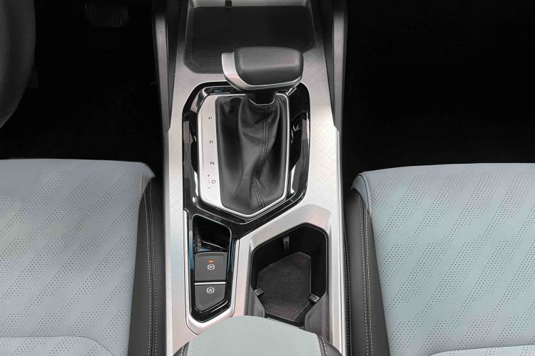 Used Geely Auto Emgrand L 2022 1.4T CVT Ultimate Model Interior 4