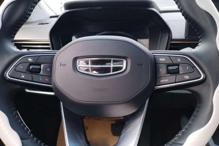 Used Geely Auto Emgrand L 2022 1.4T CVT Ultimate Model Interior 5