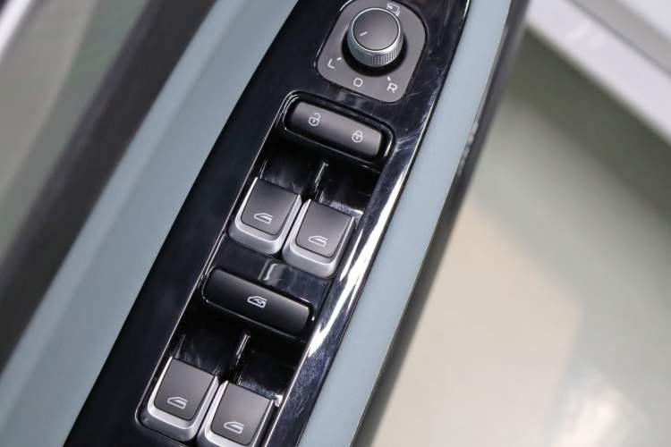 Used Geely Auto Emgrand L 2022 1.4T CVT Ultimate Model Interior 5