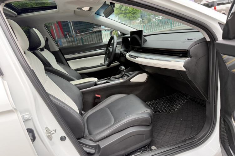 Used Geely Auto Emgrand L 2022 1.4T CVT Flagship Edition Interior 5