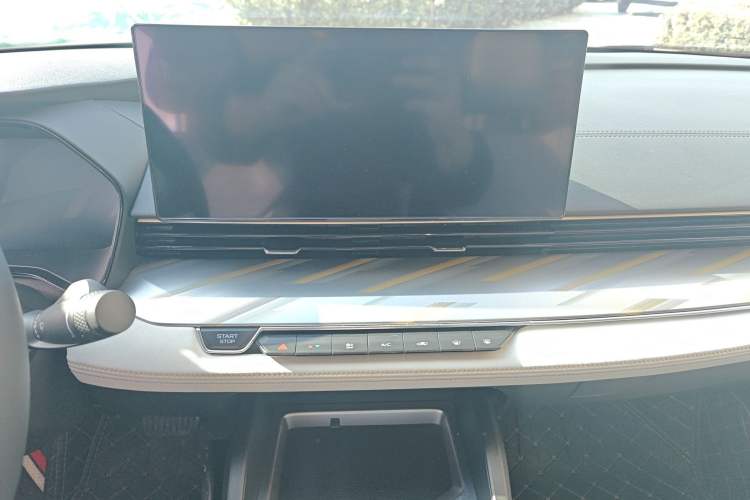 Used Geely Auto Emgrand L 2022 1.4T CVT Flagship Edition Interior 6