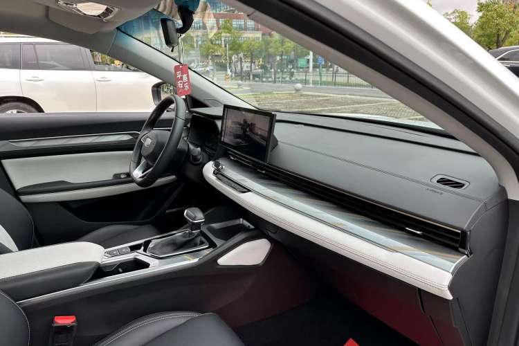 Used Geely Auto Emgrand L 2022 1.4T CVT Flagship Edition Interior 6