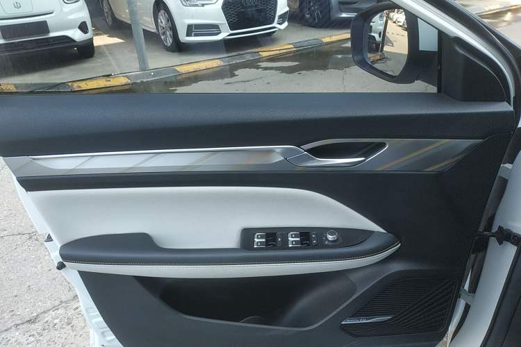 Used Geely Auto Emgrand L 2022 1.4T CVT Flagship Edition Interior 6