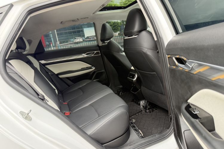 Used Geely Auto Emgrand L 2022 1.4T CVT Flagship Edition Interior 6