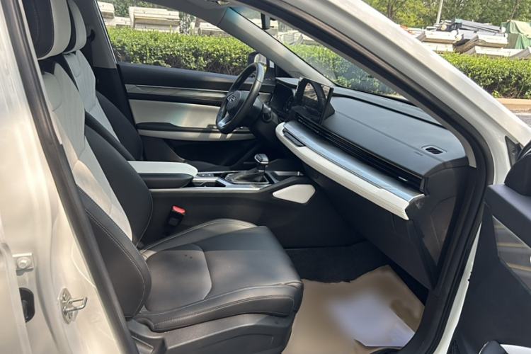 Used Geely Auto Emgrand L 2022 1.4T CVT Flagship Edition Interior 8