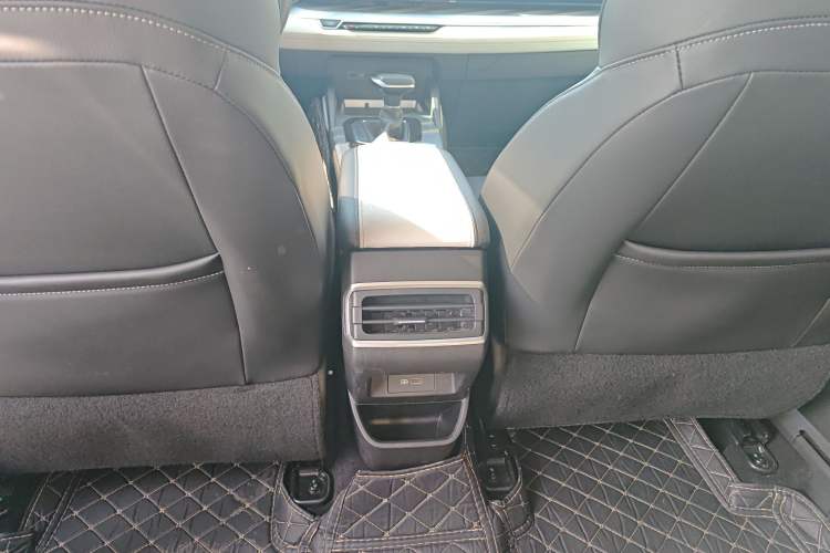 Used Geely Auto Emgrand L 2022 1.4T CVT Flagship Edition Interior 9
