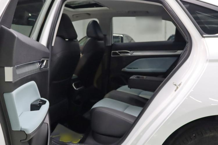 Used Geely Auto Emgrand L 2022 1.4T CVT Ultimate Model Interior 9