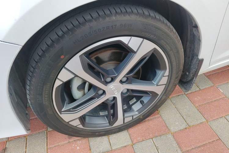 Used Geely Auto Emgrand L 2022 1.4T CVT Ultimate Model Left Front Wheel Hub
