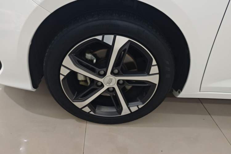 Used Geely Auto Emgrand L 2022 1.4T CVT Flagship Edition Left Front Wheel Hub