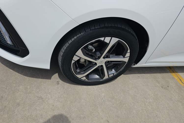 Used Geely Auto Emgrand L 2022 1.4T CVT Flagship Edition Left Front Wheel Hub