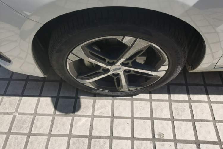Used Geely Auto Emgrand L 2022 1.4T CVT Flagship Edition Left Front Wheel Hub