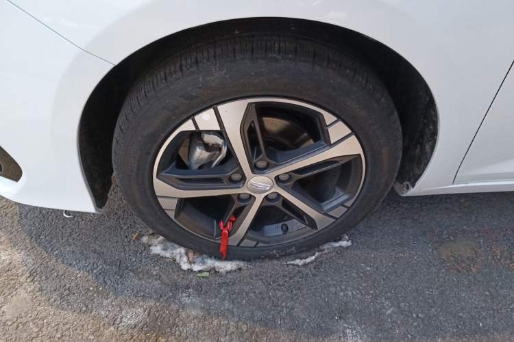 Used Geely Auto Emgrand L 2022 1.4T CVT Flagship Edition Left Front Wheel Hub