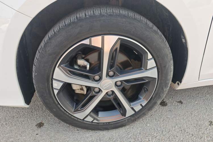 Used Geely Auto Emgrand L 2022 1.4T CVT Ultimate Model Left Front Wheel Hub