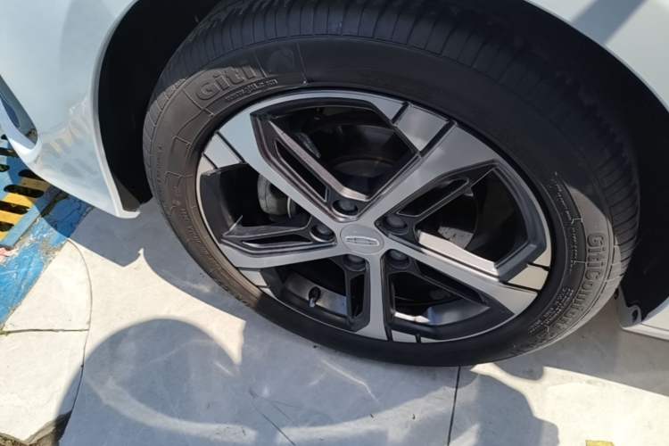 Used Geely Auto Emgrand L 2022 1.4T CVT Flagship Edition Left Front Wheel Hub