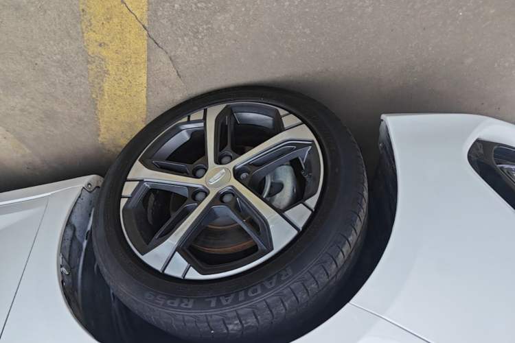 Used Geely Auto Emgrand L 2022 1.4T CVT Flagship Edition Left Front Wheel Hub