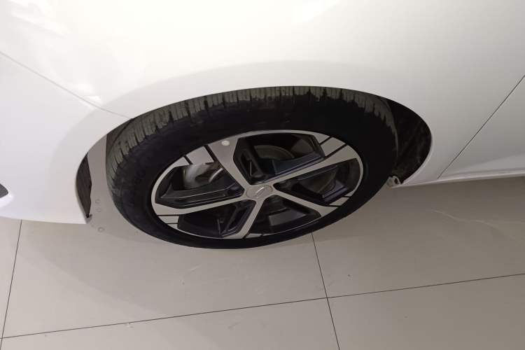Used Geely Auto Emgrand L 2022 1.4T CVT Flagship Edition Left Front Wheel Hub