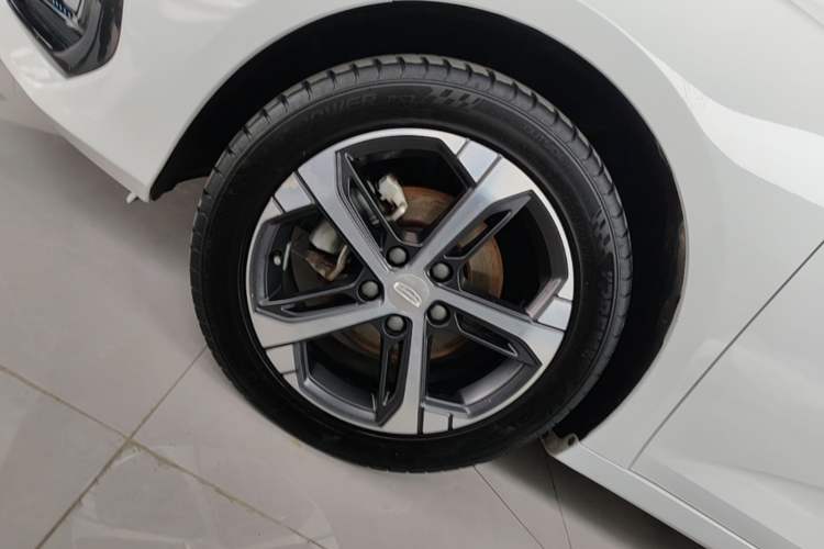 Used Geely Auto Emgrand L 2022 1.4T CVT Ultimate Model Left Front Wheel Hub