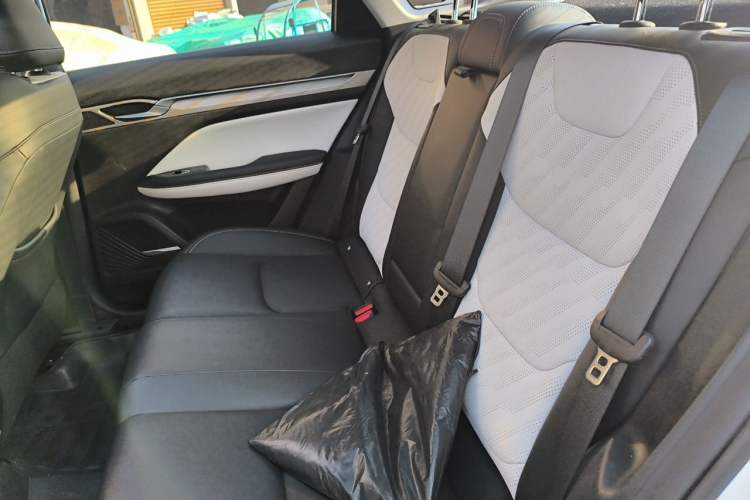 Used Geely Auto Emgrand L 2022 1.4T CVT Flagship Edition Left Rear Seat