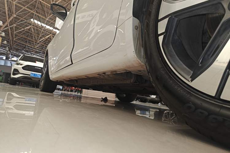 Used Geely Auto Emgrand L 2022 1.4T CVT Flagship Edition Left Side Sill
