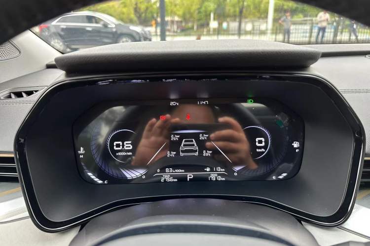 Used Geely Auto Emgrand L 2022 1.4T CVT Flagship Edition Odometer Close Up