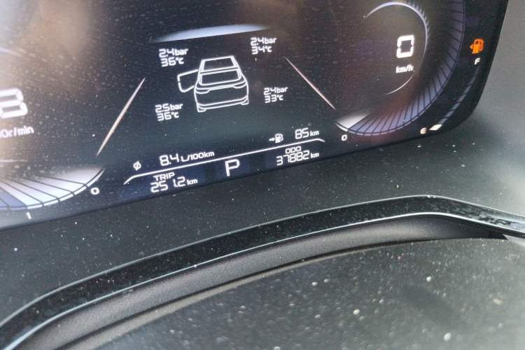 Used Geely Auto Emgrand L 2022 1.4T CVT Flagship Edition Odometer Close Up