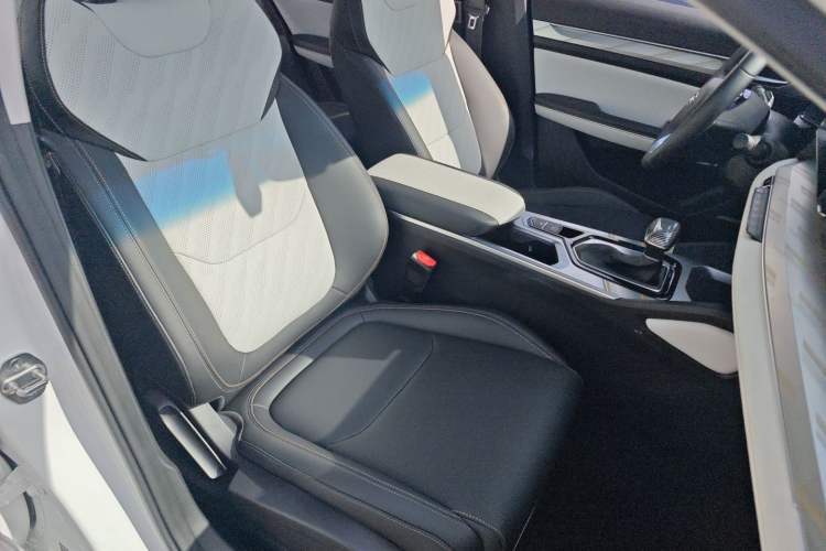 Used Geely Auto Emgrand L 2022 1.4T CVT Flagship Edition Right Front Seat