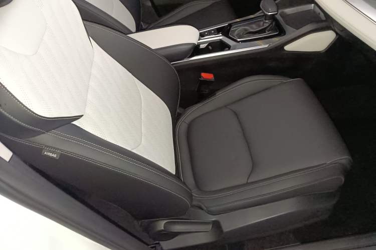 Used Geely Auto Emgrand L 2022 1.4T CVT Flagship Edition Right Front Seat