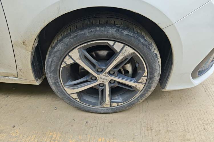 Used Geely Auto Emgrand L 2022 1.4T CVT Ultimate Model Right Front Wheel Hub