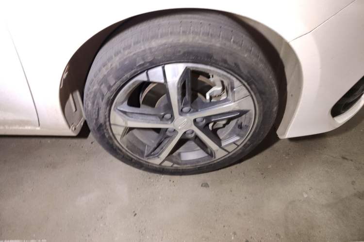 Used Geely Auto Emgrand L 2022 1.4T CVT Flagship Edition Right Front Wheel Hub