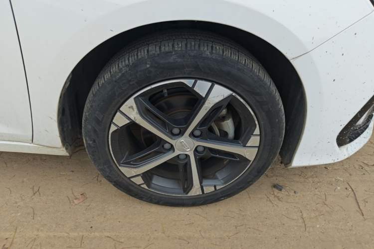 Used Geely Auto Emgrand L 2022 1.4T CVT Ultimate Model Right Front Wheel Hub