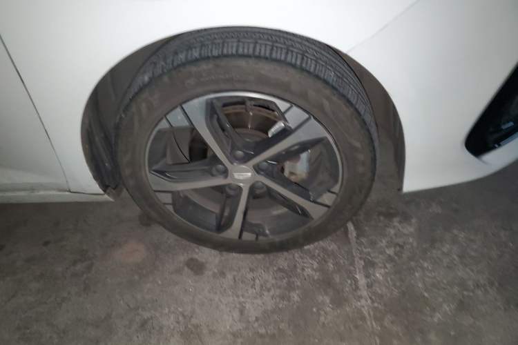 Used Geely Auto Emgrand L 2022 1.4T CVT Flagship Edition Right Front Wheel Hub