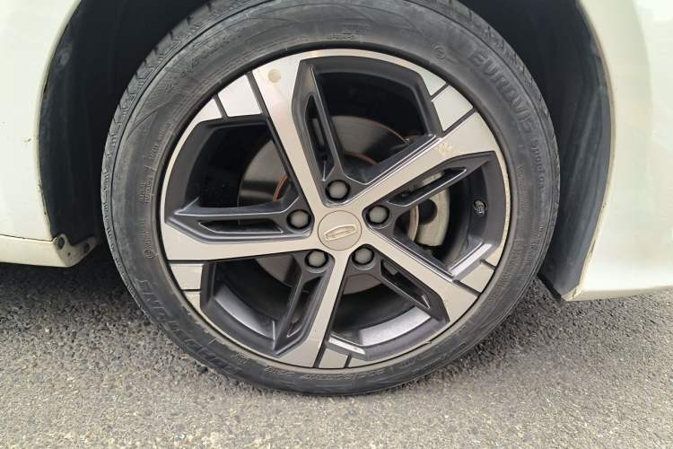 Used Geely Auto Emgrand L 2022 1.4T CVT Ultimate Model Right Front Wheel Hub