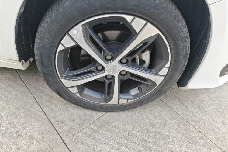 Used Geely Auto Emgrand L 2022 1.4T CVT Flagship Edition Right Front Wheel Hub