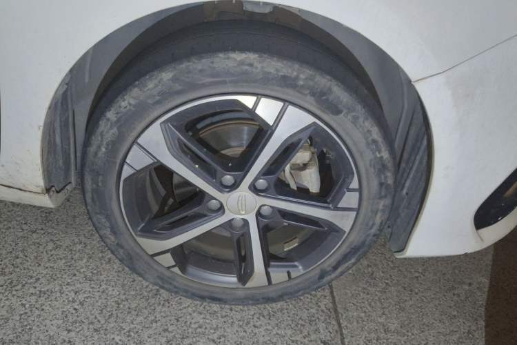Used Geely Auto Emgrand L 2022 1.4T CVT Ultimate Model Right Front Wheel Hub