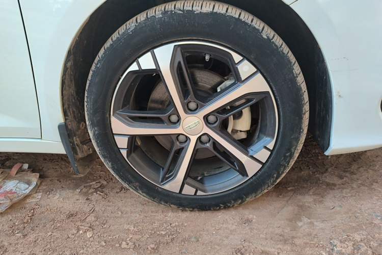 Used Geely Auto Emgrand L 2022 1.4T CVT Flagship Edition Right Front Wheel Hub