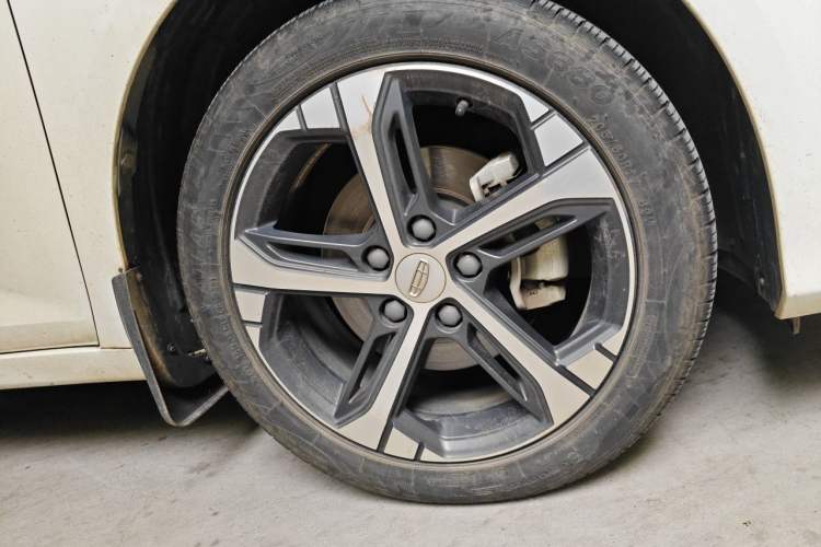 Used Geely Auto Emgrand L 2022 1.4T CVT Ultimate Model Right Front Wheel Hub