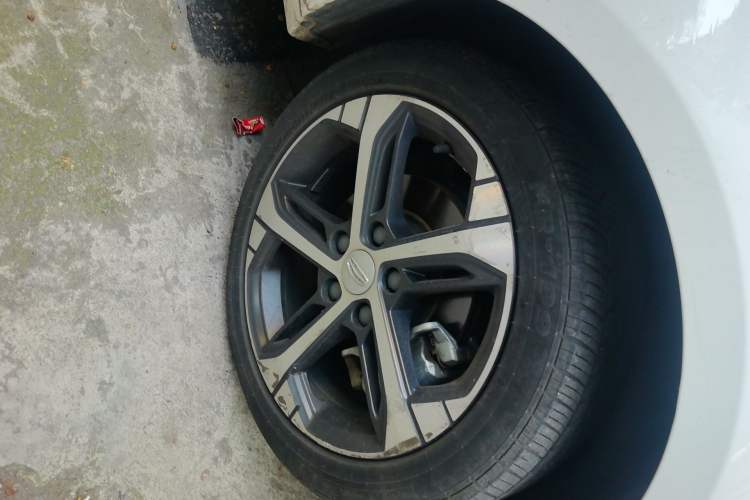 Used Geely Auto Emgrand L 2022 1.4T CVT Flagship Edition Right Front Wheel Hub