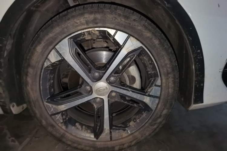 Used Geely Auto Emgrand L 2022 1.4T CVT Ultimate Model Right Front Wheel Hub