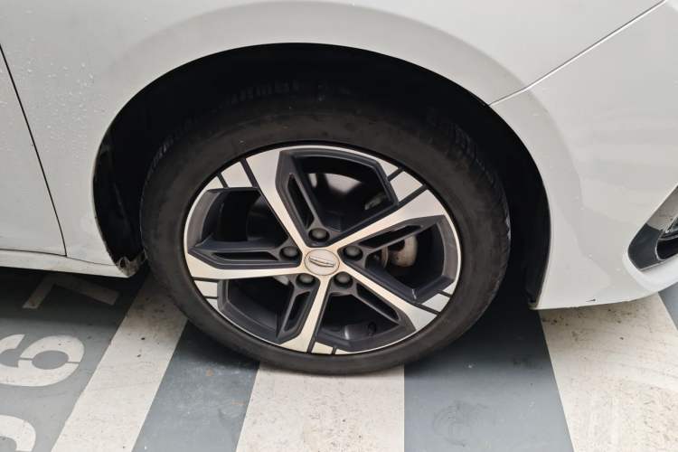 Used Geely Auto Emgrand L 2022 1.4T CVT Ultimate Model Right Front Wheel Hub