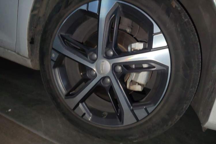 Used Geely Auto Emgrand L 2022 1.4T CVT Ultimate Model Right Front Wheel Hub