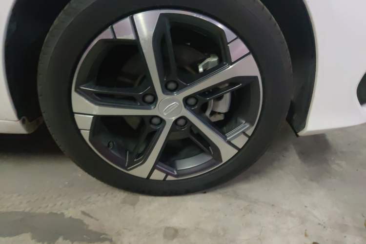 Used Geely Auto Emgrand L 2022 1.4T CVT Ultimate Model Right Front Wheel Hub