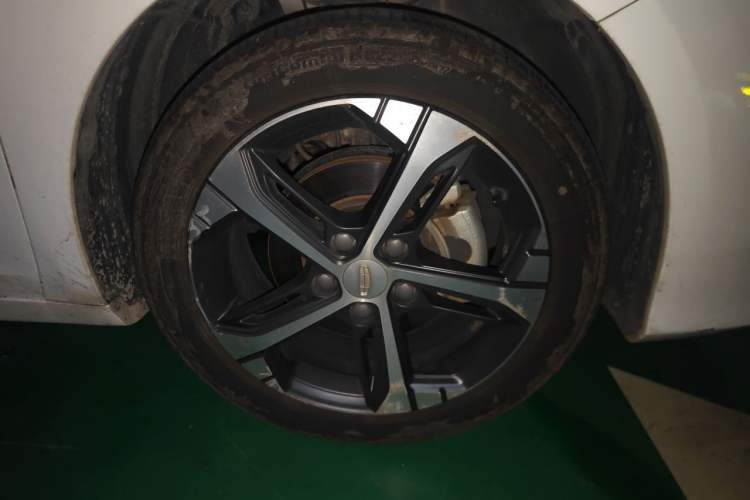 Used Geely Auto Emgrand L 2022 1.4T CVT Flagship Edition Right Front Wheel Hub