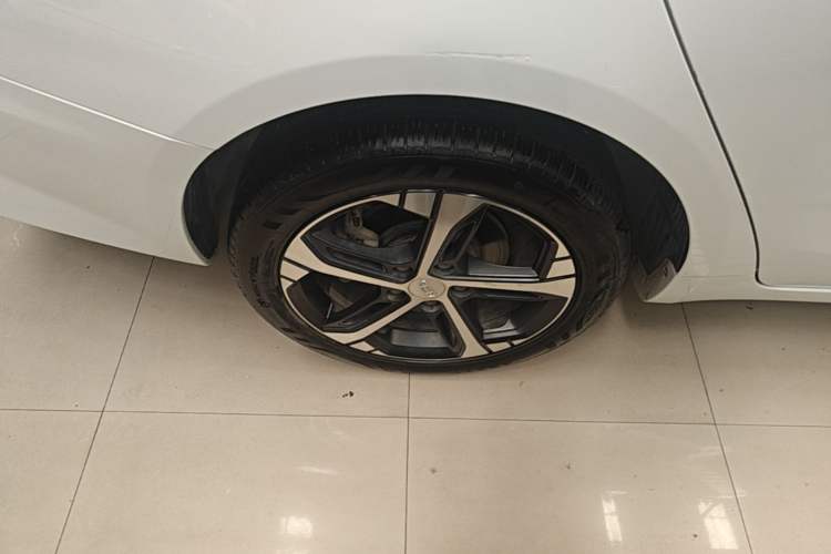 Used Geely Auto Emgrand L 2022 1.4T CVT Flagship Edition Right Rear Wheel Hub