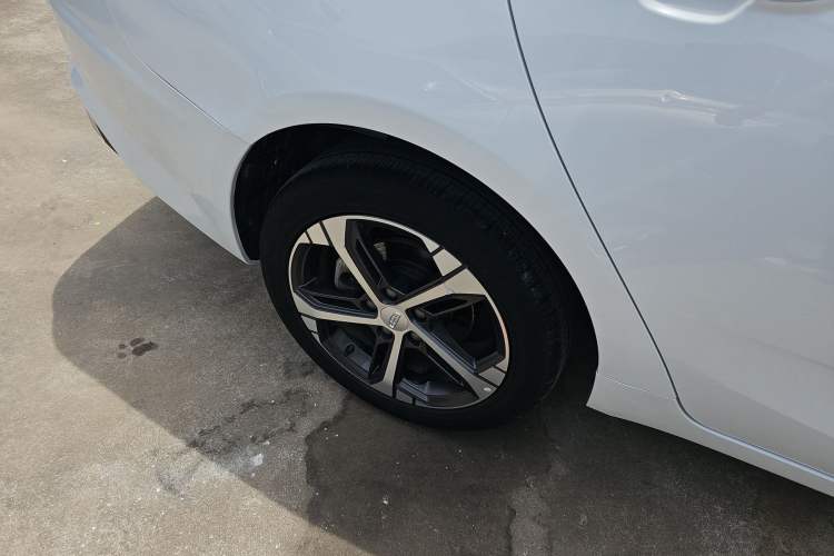 Used Geely Auto Emgrand L 2022 1.4T CVT Flagship Edition Right Rear Wheel Hub