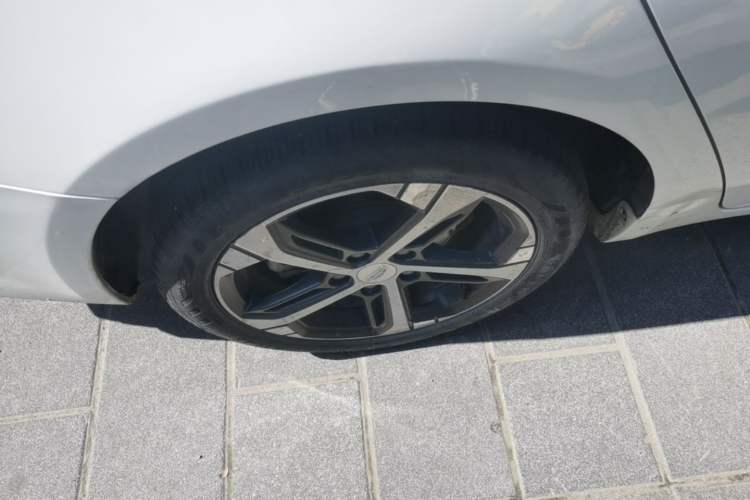 Used Geely Auto Emgrand L 2022 1.4T CVT Flagship Edition Right Rear Wheel Hub