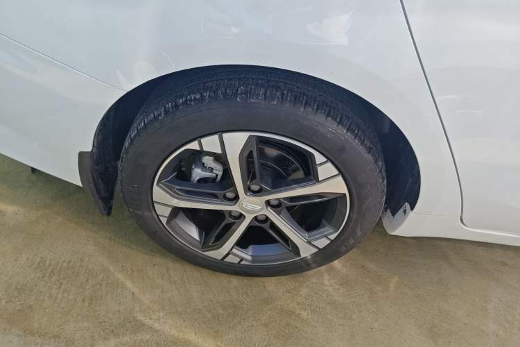 Used Geely Auto Emgrand L 2022 1.4T CVT Flagship Edition Right Rear Wheel Hub