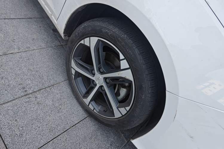 Used Geely Auto Emgrand L 2022 1.4T CVT Flagship Edition Right Rear Wheel Hub