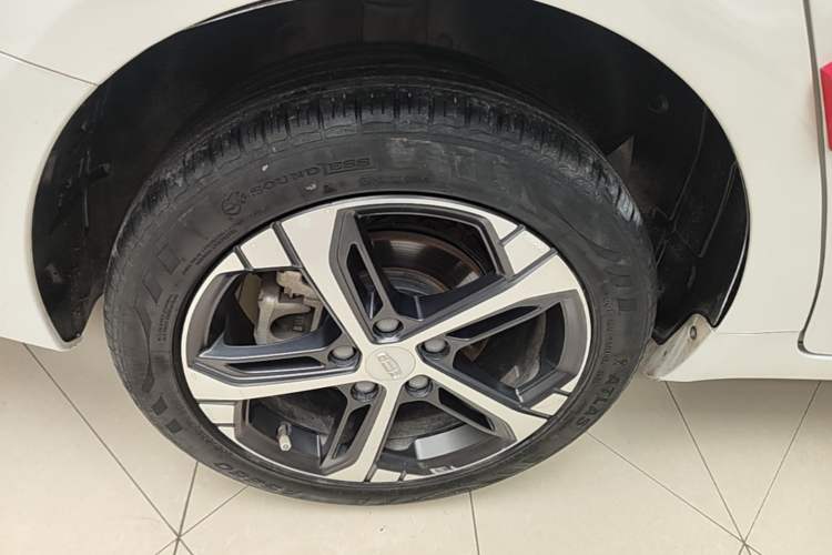 Used Geely Auto Emgrand L 2022 1.4T CVT Flagship Edition Right Rear Wheel Hub